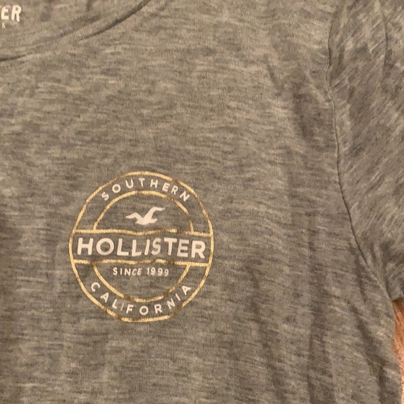A never worn Hollister loose and soft tee. Light weight and airy. - Picture 3 of 6